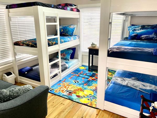 Triple bunk room