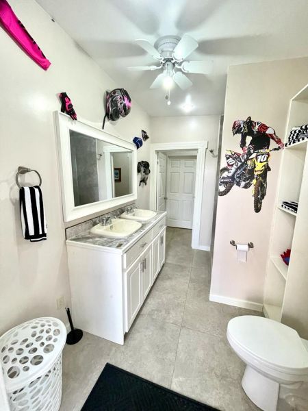 Second exterior full bath 